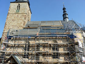 Arbeiten an der Südfassade (Foto: Karl-Franz Thiede)